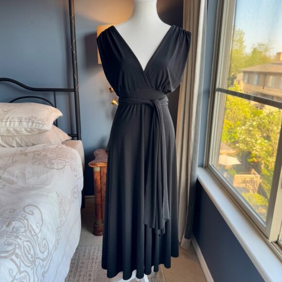 Super Comfy Black Midi Dress - Picture 8 of 14